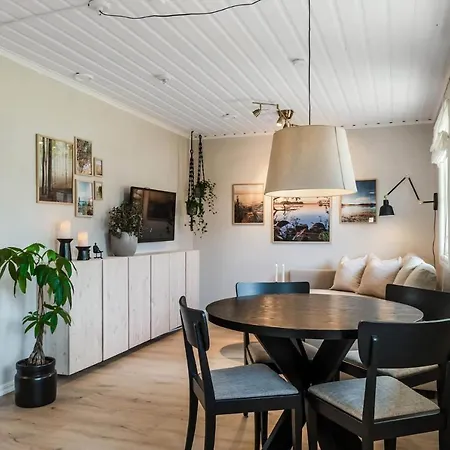 Nyrenoverat gårdshus Örnsköldsvik Eksteriør billede