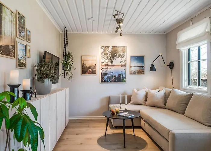 Nyrenoverat Gardshus Pa Havstomt Med Hoeg Standard